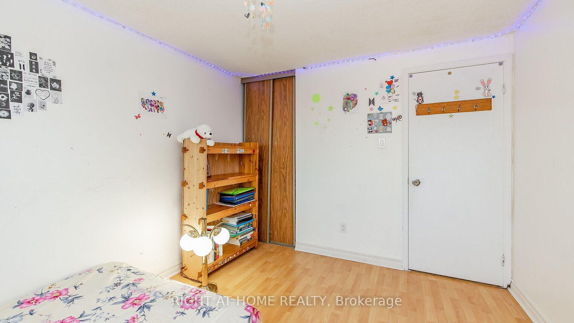 Photo 11 of 16 Holgate Court, Brampton, Heart Lake West — HOMEH