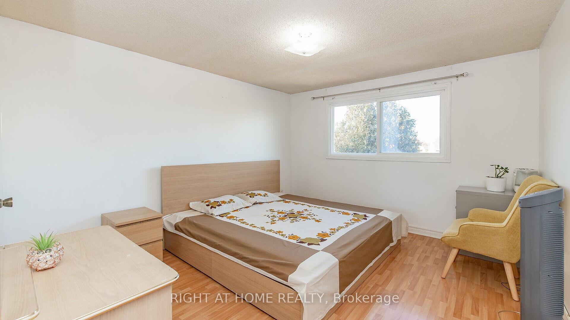 Photo 18 of 16 Holgate Court, Brampton, Heart Lake West — HOMEH