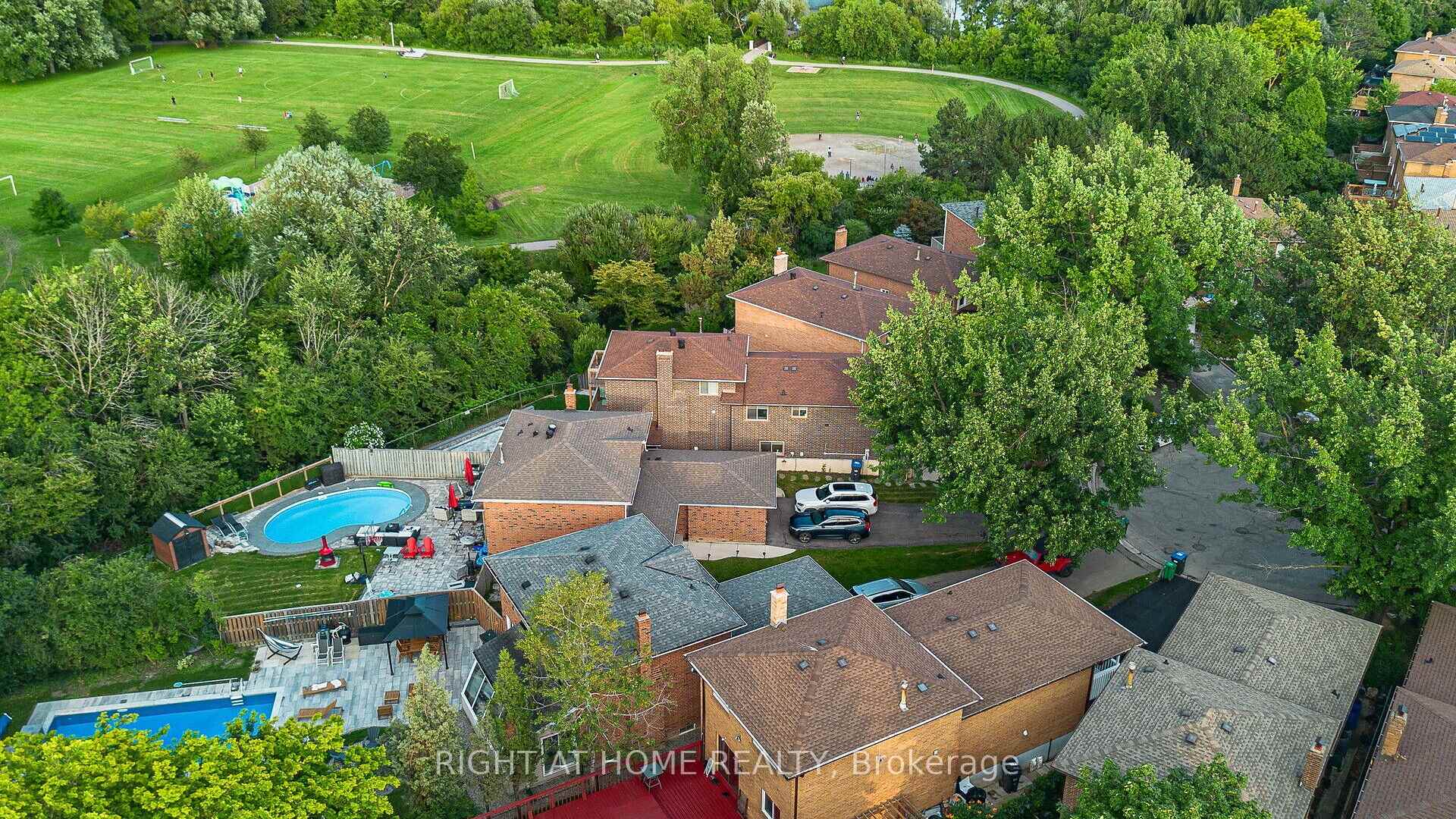 Photo 32 of 16 Holgate Court, Brampton, Heart Lake West — HOMEH