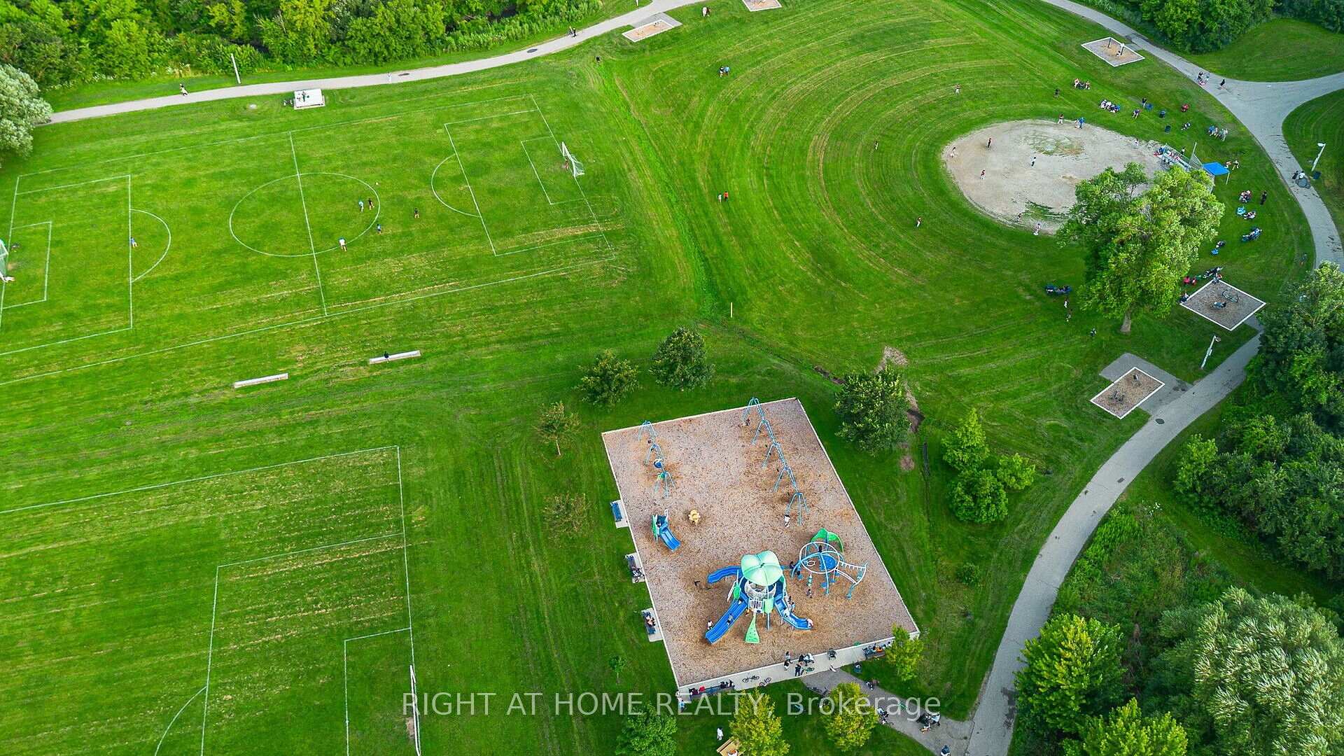 Photo 39 of 16 Holgate Court, Brampton, Heart Lake West — HOMEH
