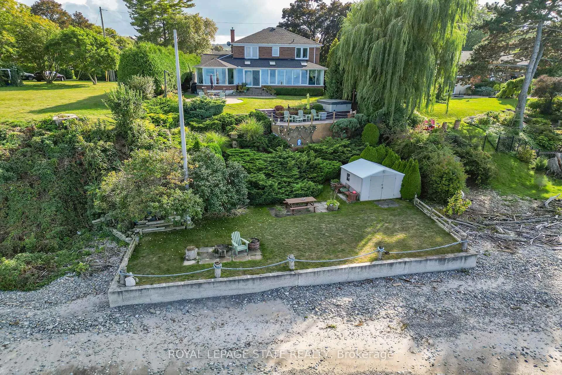 Photo 2 of 10 Tupper Boulevard, Grimsby, Grimsby Beach — HOMEH