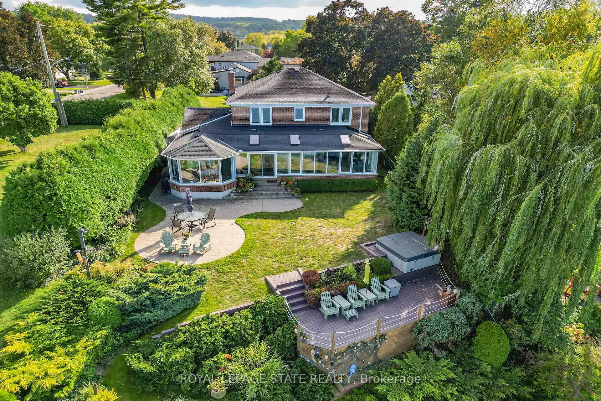 Photo 3 of 10 Tupper Boulevard, Grimsby, Grimsby Beach — HOMEH