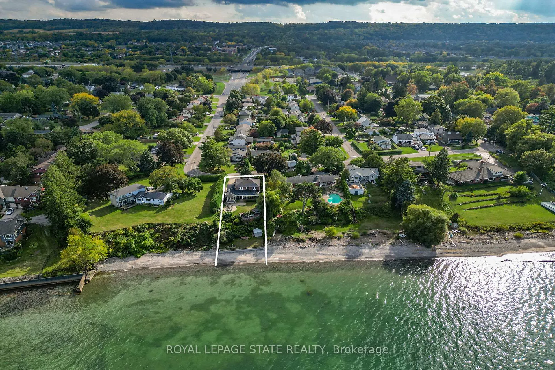 Photo 4 of 10 Tupper Boulevard, Grimsby, Grimsby Beach — HOMEH