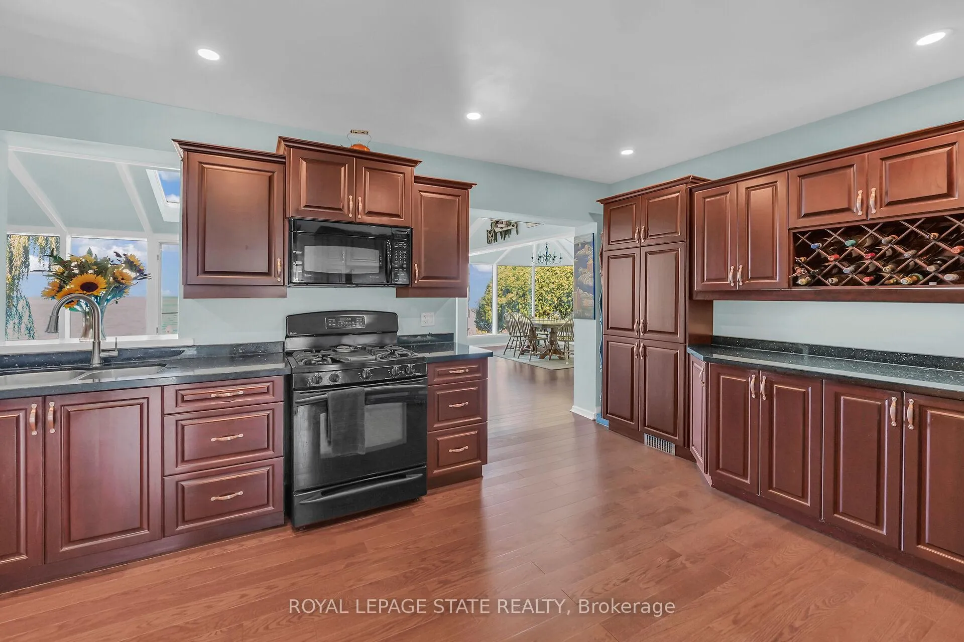 Photo 28 of 10 Tupper Boulevard, Grimsby, Grimsby Beach — HOMEH