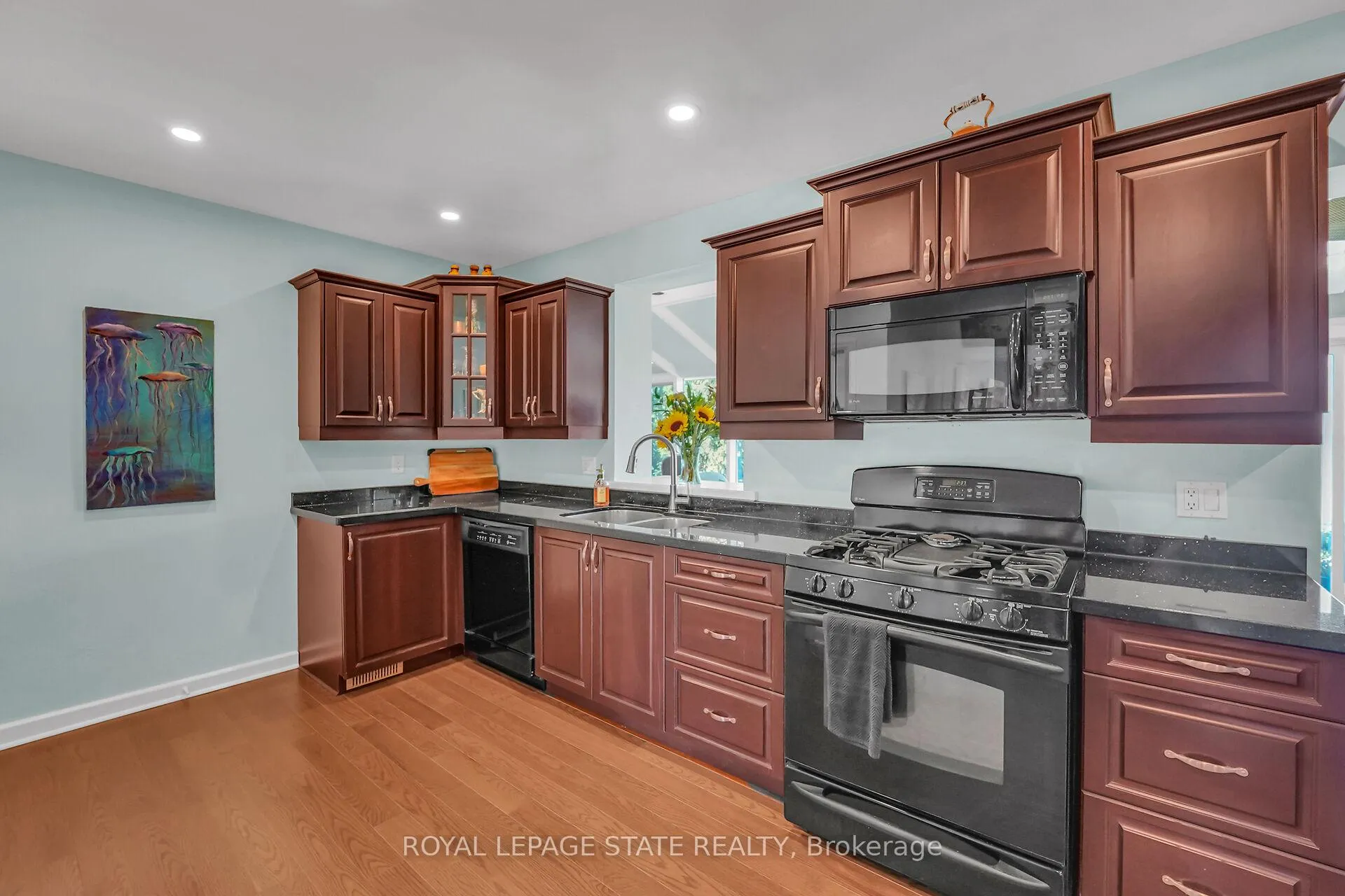 Photo 31 of 10 Tupper Boulevard, Grimsby, Grimsby Beach — HOMEH
