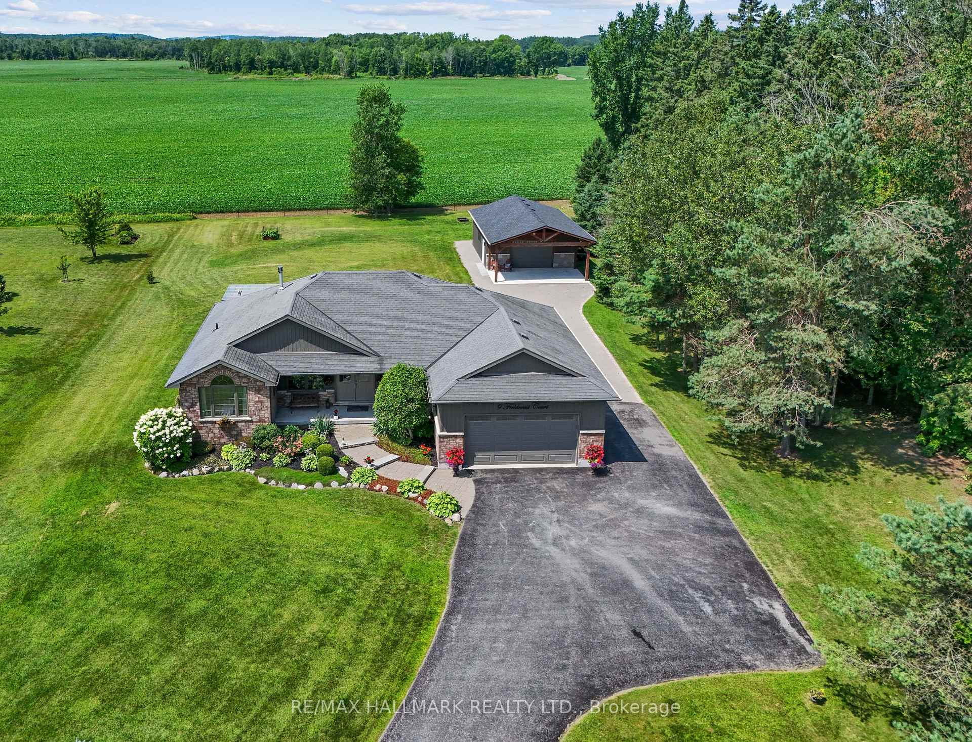 Front of 9 Fieldcrest Court