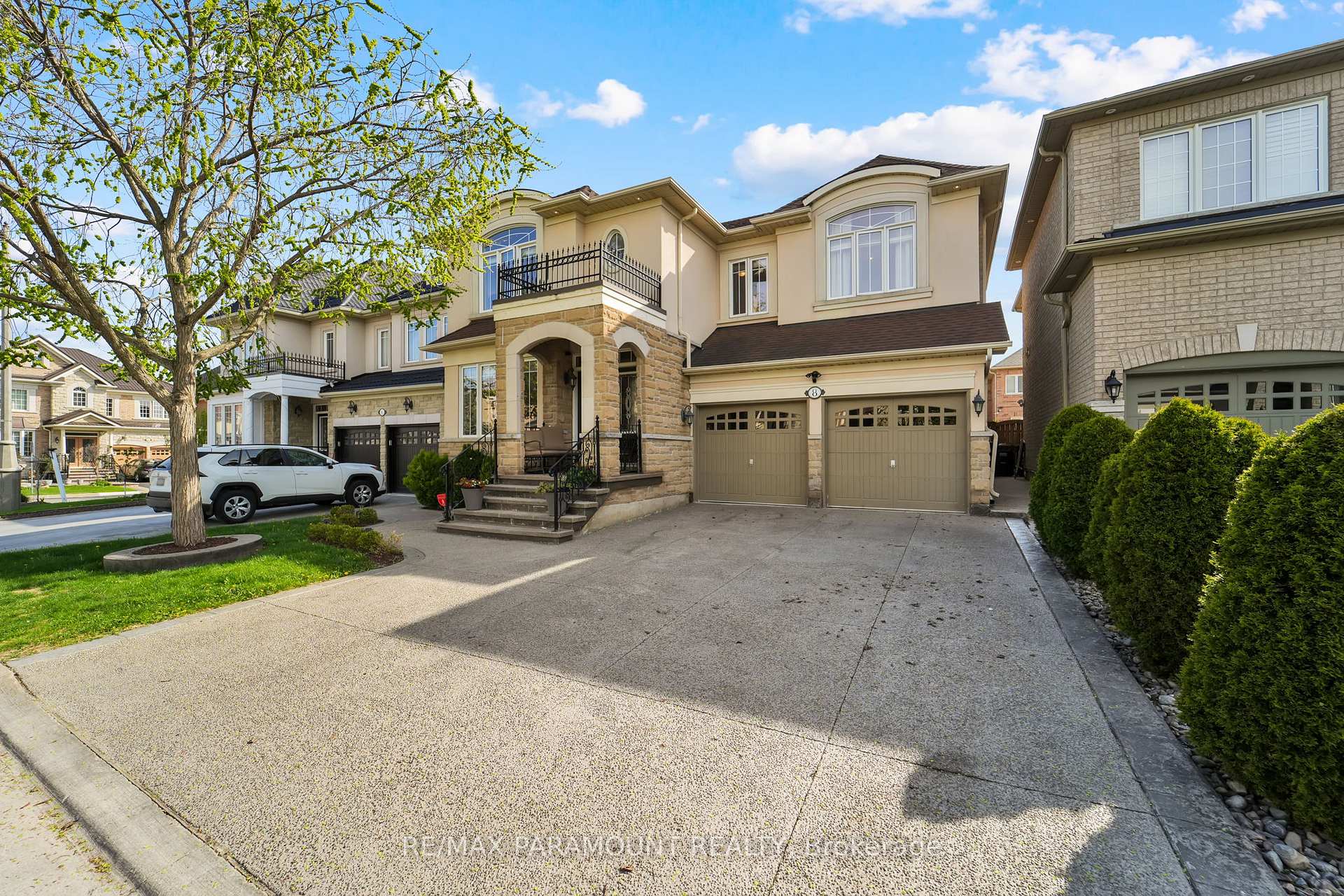 Photo 11 of 8 Eaglelanding Drive, Brampton, Bram East — HOMEH