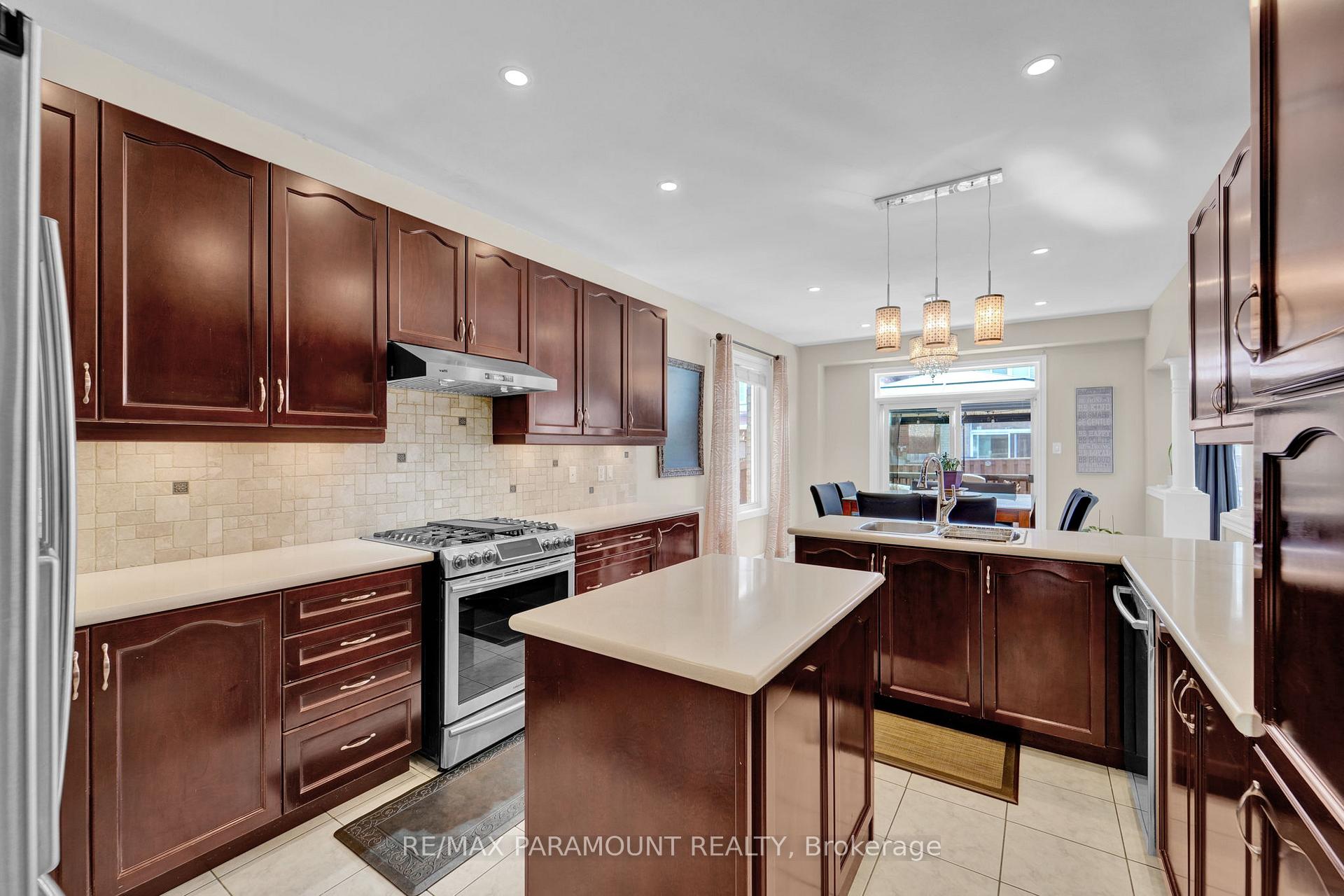 Photo 12 of 8 Eaglelanding Drive, Brampton, Bram East — HOMEH
