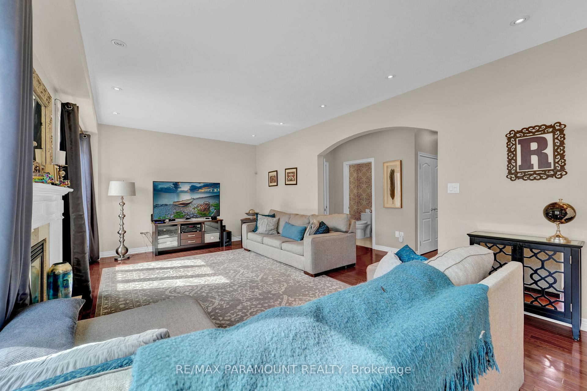 Photo 5 of 8 Eaglelanding Drive, Brampton, Bram East — HOMEH