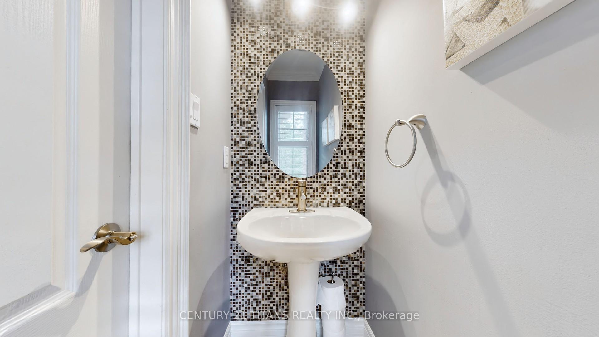 Photo 17 of 23 Santa Amato Crescent, Vaughan, Patterson — HOMEH