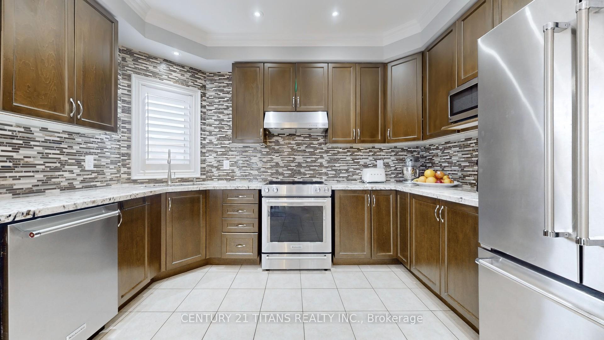 Photo 12 of 23 Santa Amato Crescent, Vaughan, Patterson — HOMEH
