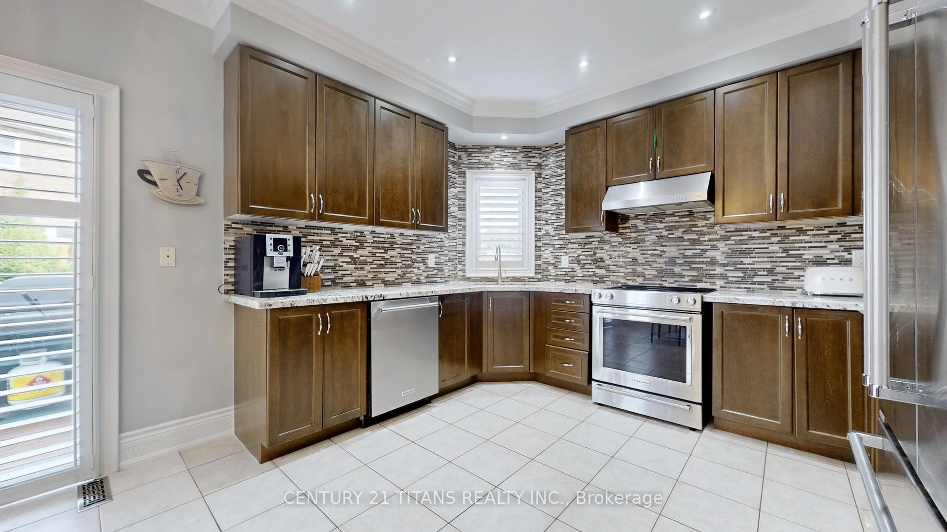 Photo 22 of 23 Santa Amato Crescent, Vaughan, Patterson — HOMEH