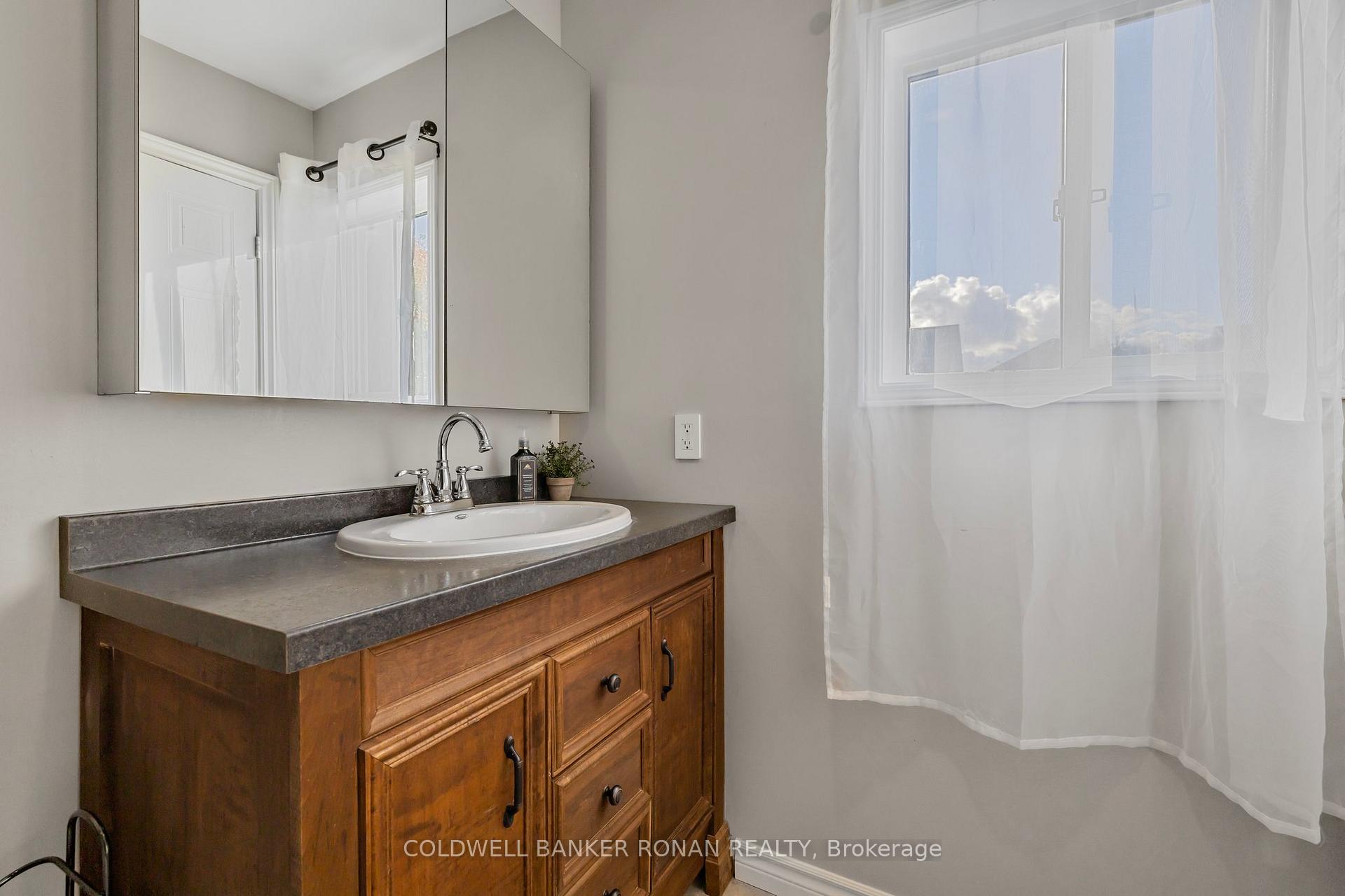 Photo 24 of 50 McCurdy Drive, New Tecumseth, Tottenham — HOMEH