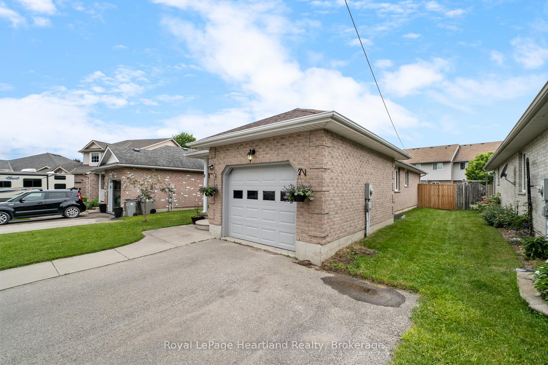 Photo 3 of 9 Parkhaven Crescent, St. Marys — HOMEH