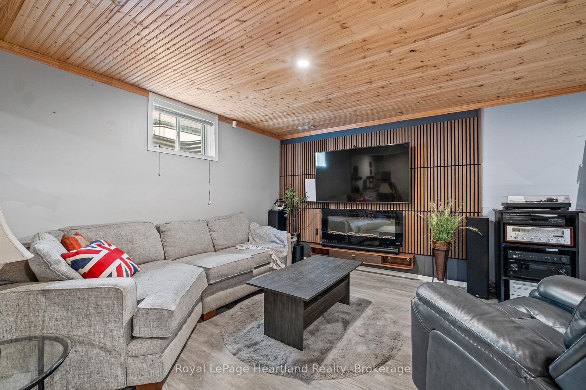 Photo 35 of 9 Parkhaven Crescent, St. Marys — HOMEH