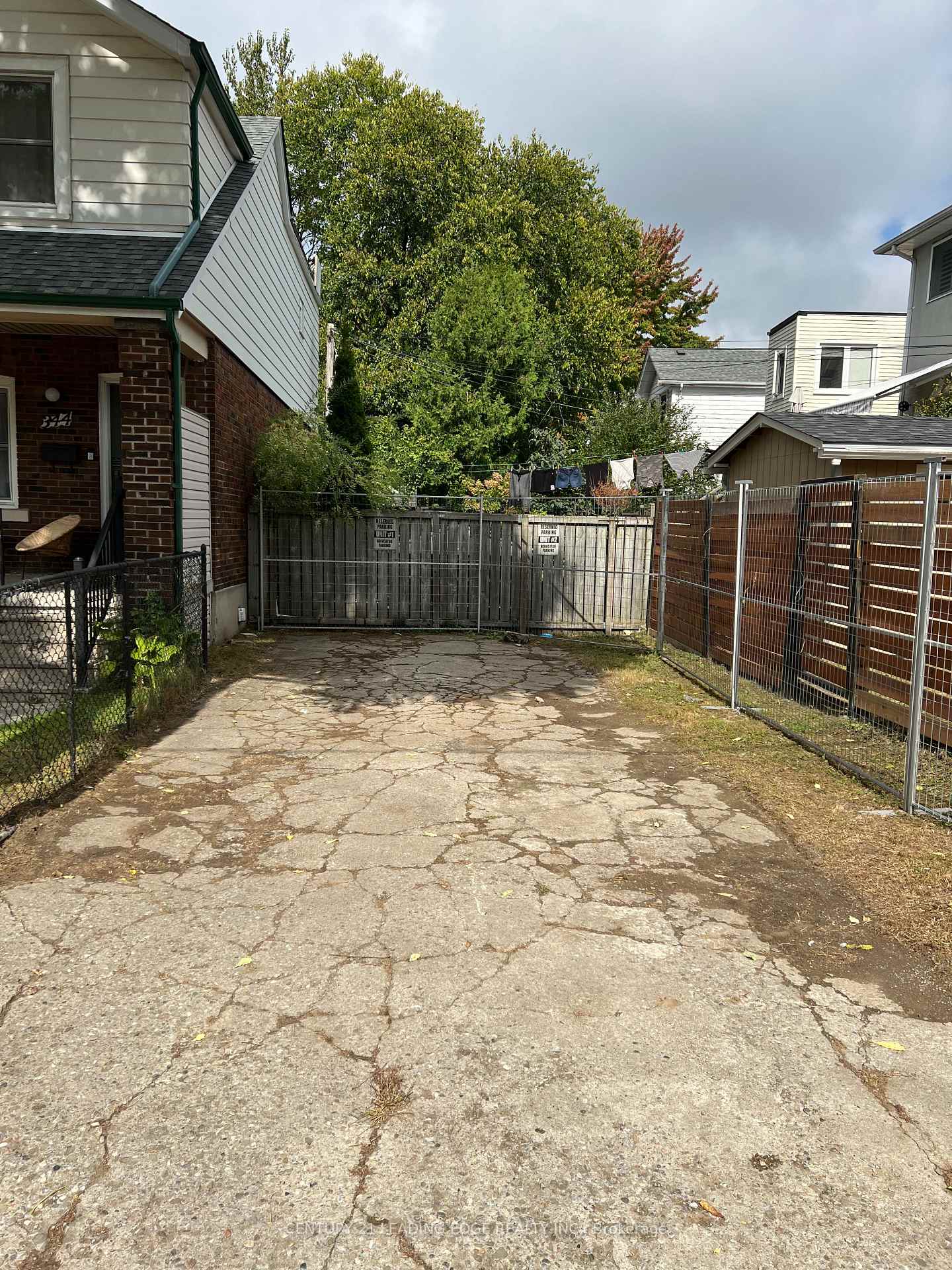 Photo 3 of 1150 Woodbine Avenue, Toronto, Danforth Village-East York — HOMEH