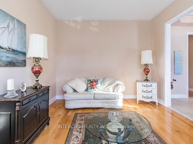 Photo 21 of 35 Fontainebleu Road, Brampton, Vales of Castlemore North — HOMEH