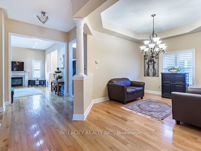Photo 5 of 35 Fontainebleu Road, Brampton, Vales of Castlemore North — HOMEH