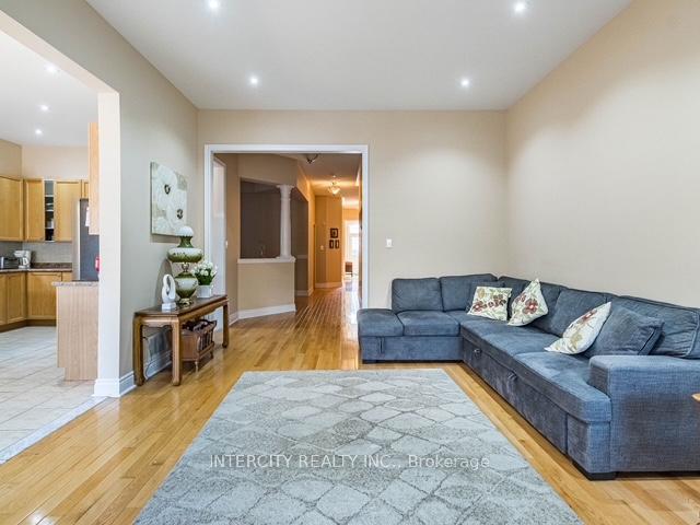 Photo 7 of 35 Fontainebleu Road, Brampton, Vales of Castlemore North — HOMEH