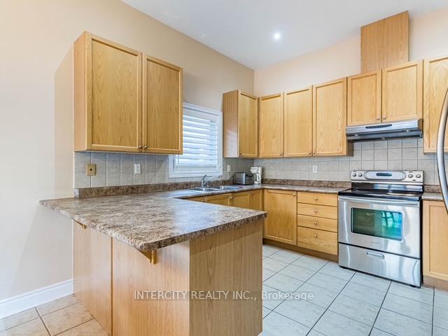 Photo 23 of 35 Fontainebleu Road, Brampton, Vales of Castlemore North — HOMEH