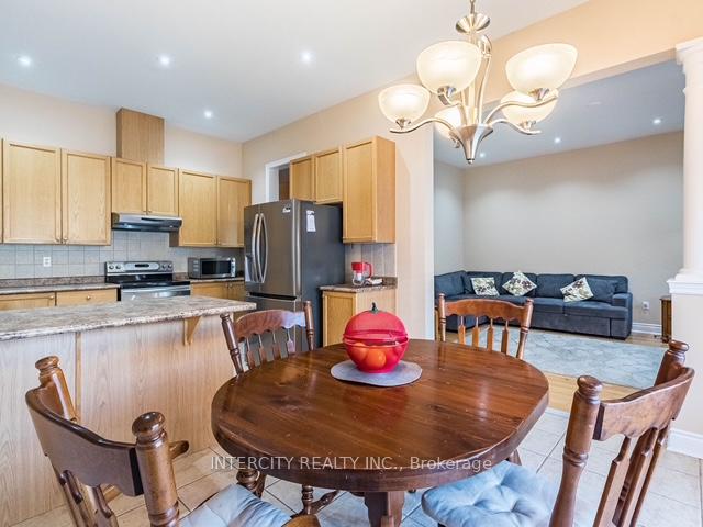Photo 3 of 35 Fontainebleu Road, Brampton, Vales of Castlemore North — HOMEH
