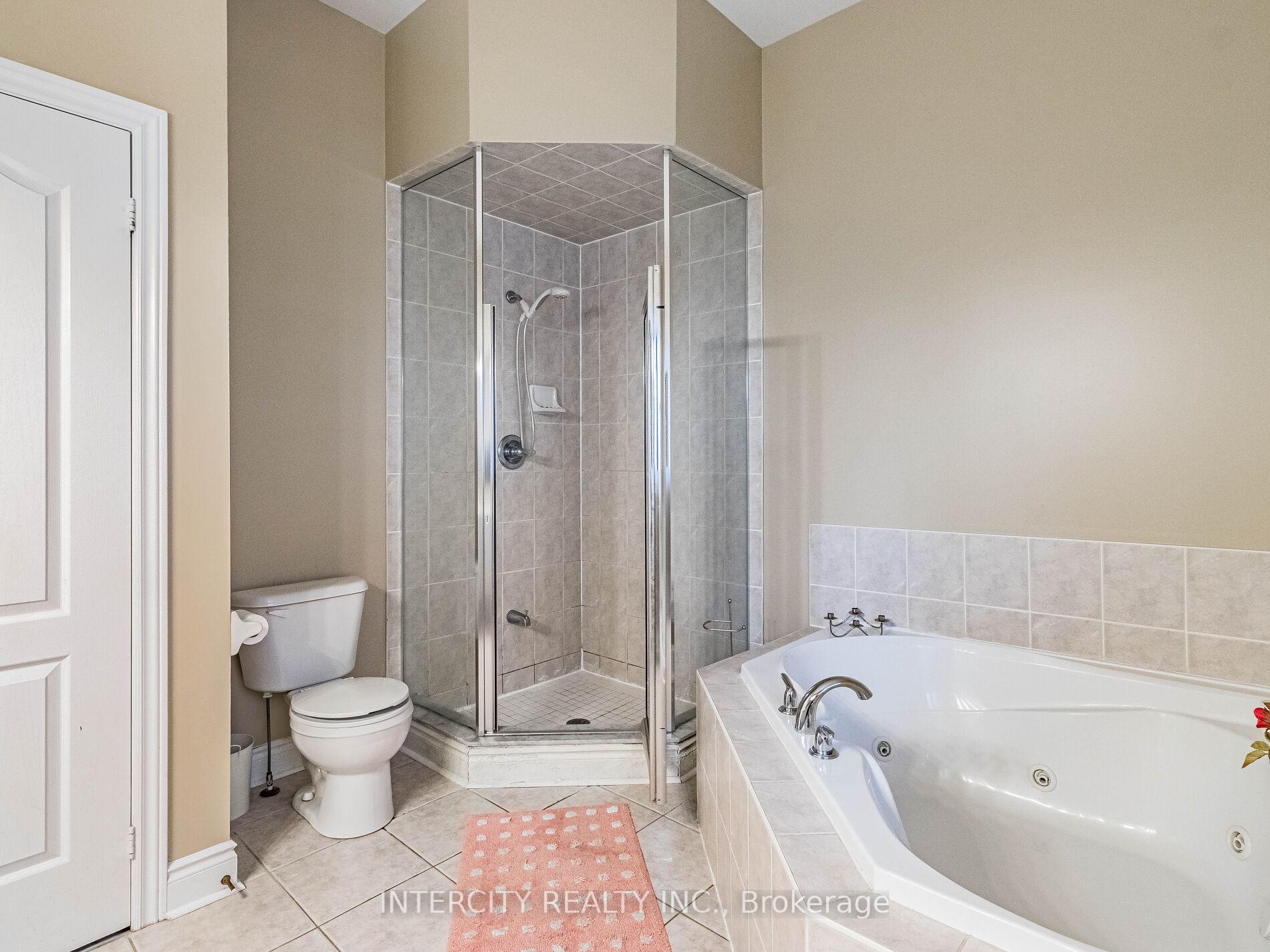 Photo 11 of 35 Fontainebleu Road, Brampton, Vales of Castlemore North — HOMEH