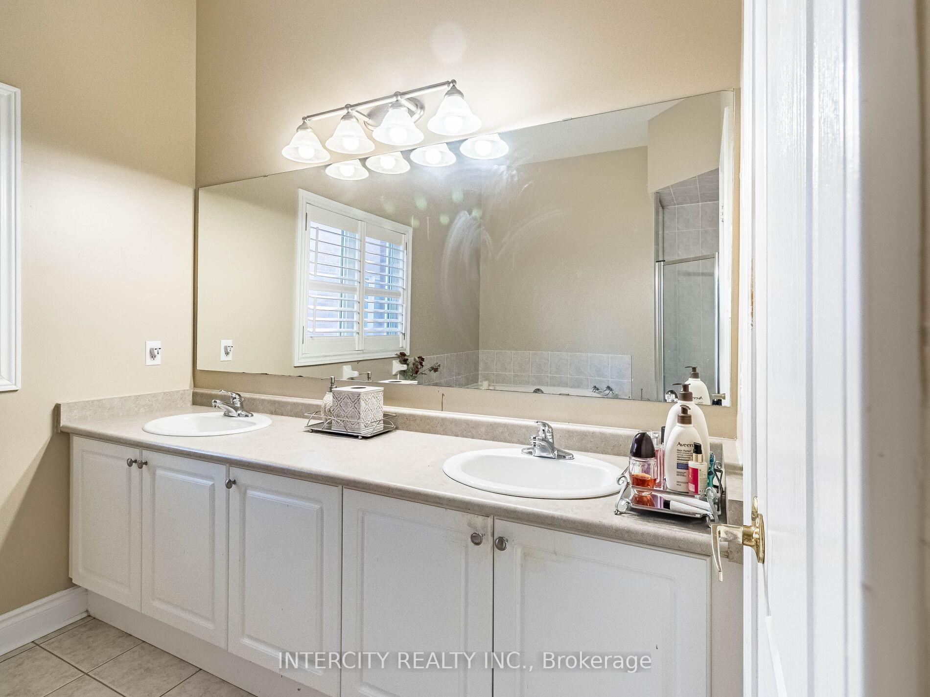 Photo 15 of 35 Fontainebleu Road, Brampton, Vales of Castlemore North — HOMEH