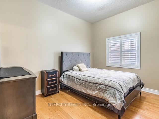 Photo 12 of 35 Fontainebleu Road, Brampton, Vales of Castlemore North — HOMEH