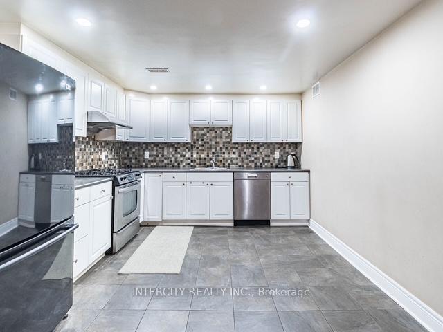 Photo 29 of 35 Fontainebleu Road, Brampton, Vales of Castlemore North — HOMEH