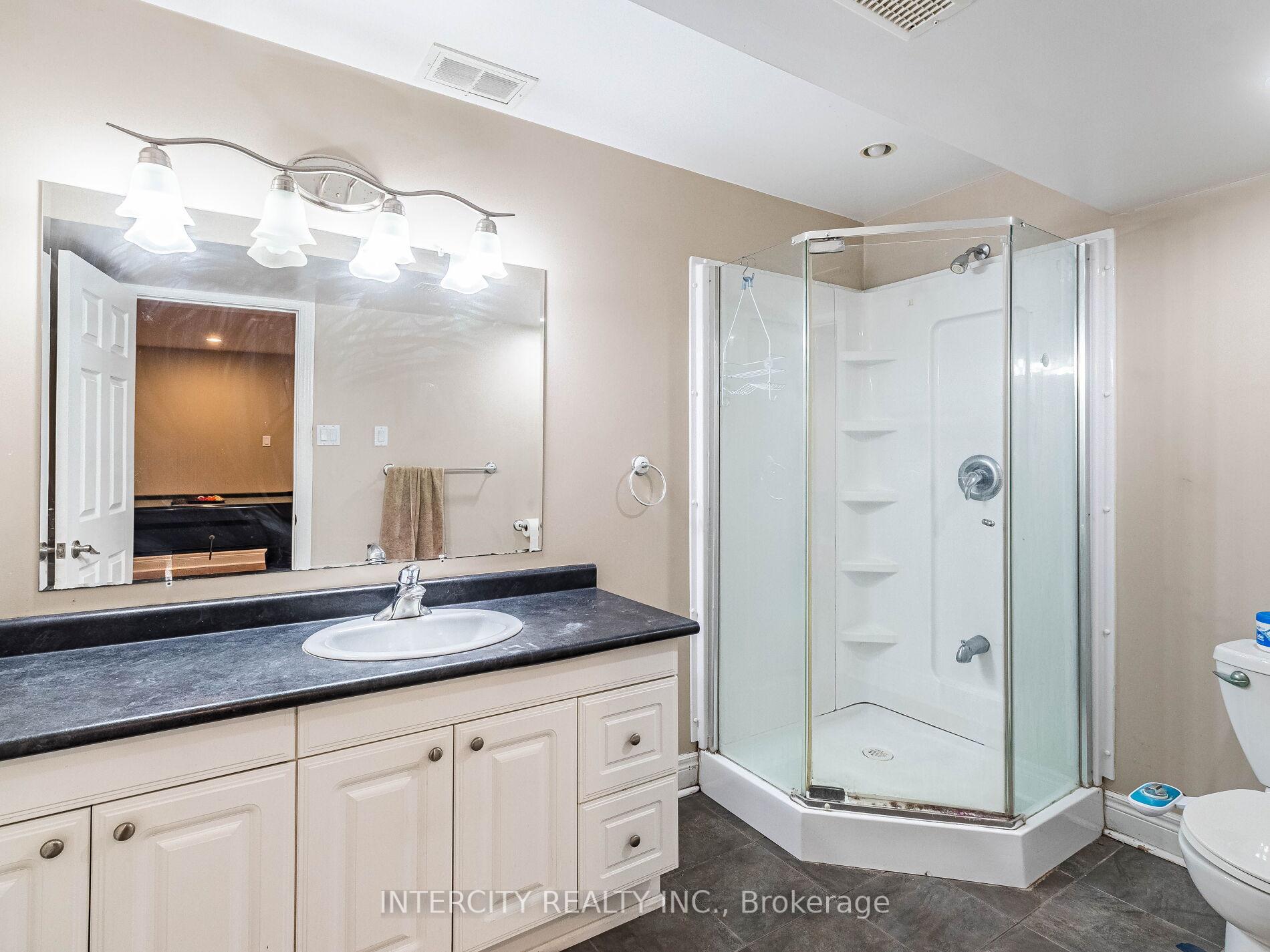 Photo 25 of 35 Fontainebleu Road, Brampton, Vales of Castlemore North — HOMEH
