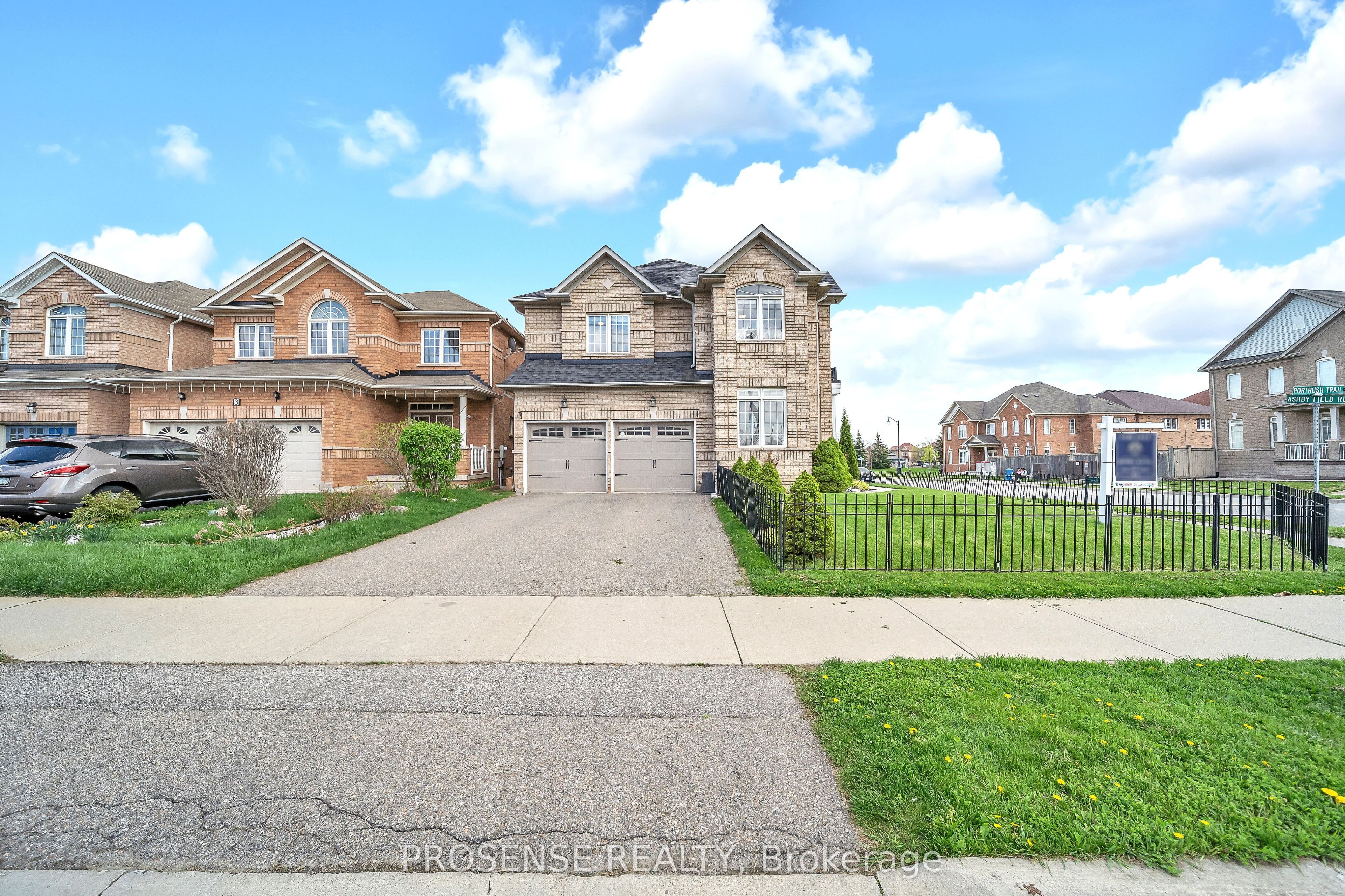 Photo 3 of 29 Ashby Field Road, Brampton, Credit Valley — HOMEH