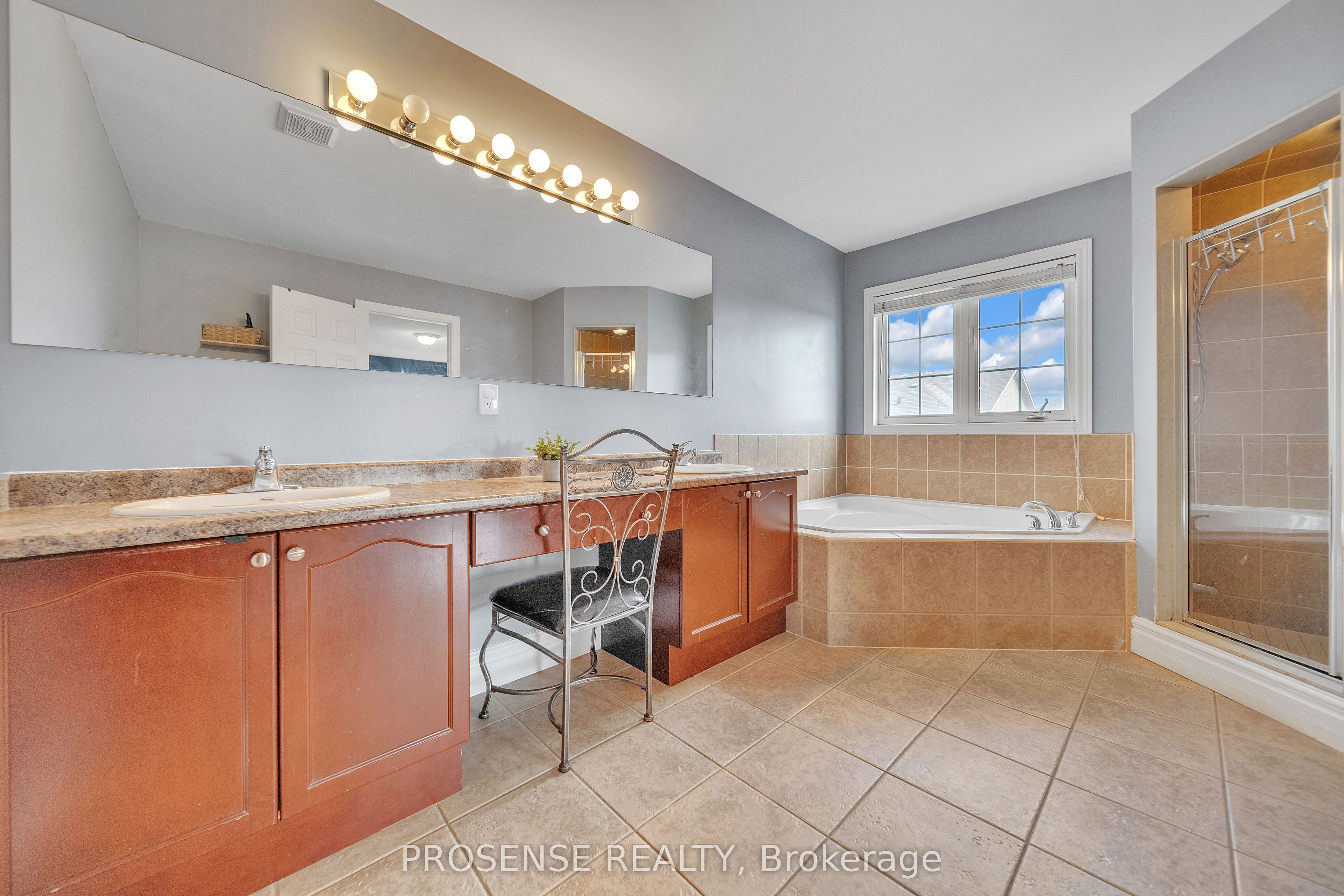 Photo 26 of 29 Ashby Field Road, Brampton, Credit Valley — HOMEH
