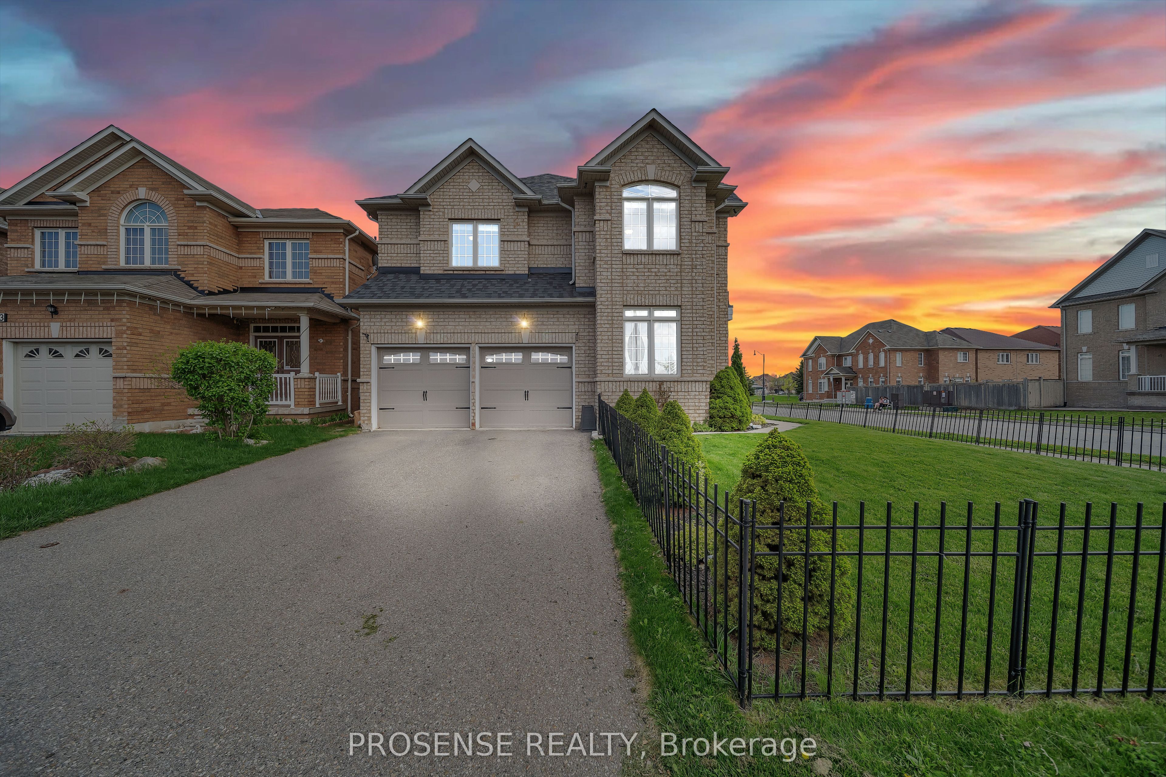Photo 4 of 29 Ashby Field Road, Brampton, Credit Valley — HOMEH