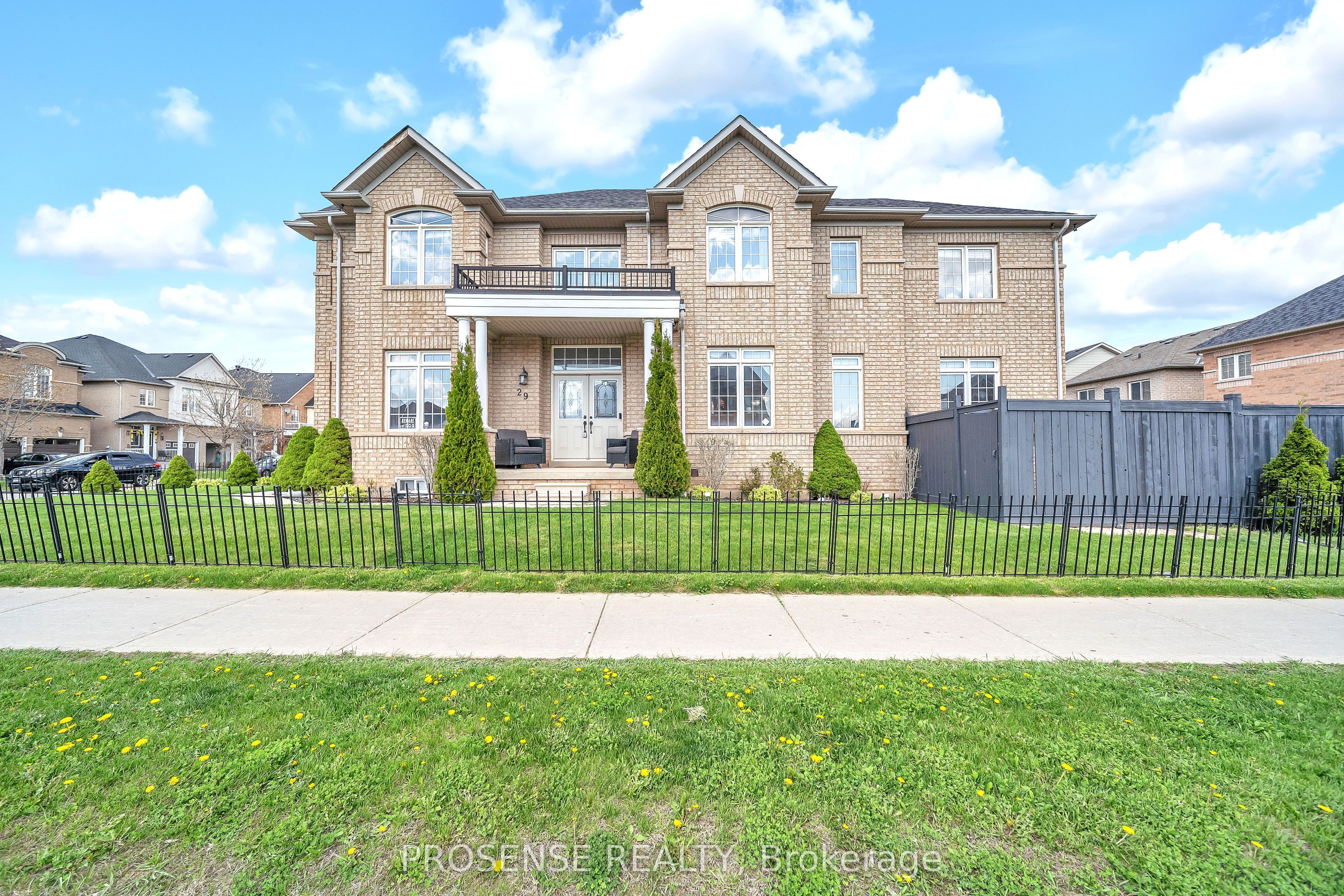 Photo 2 of 29 Ashby Field Road, Brampton, Credit Valley — HOMEH
