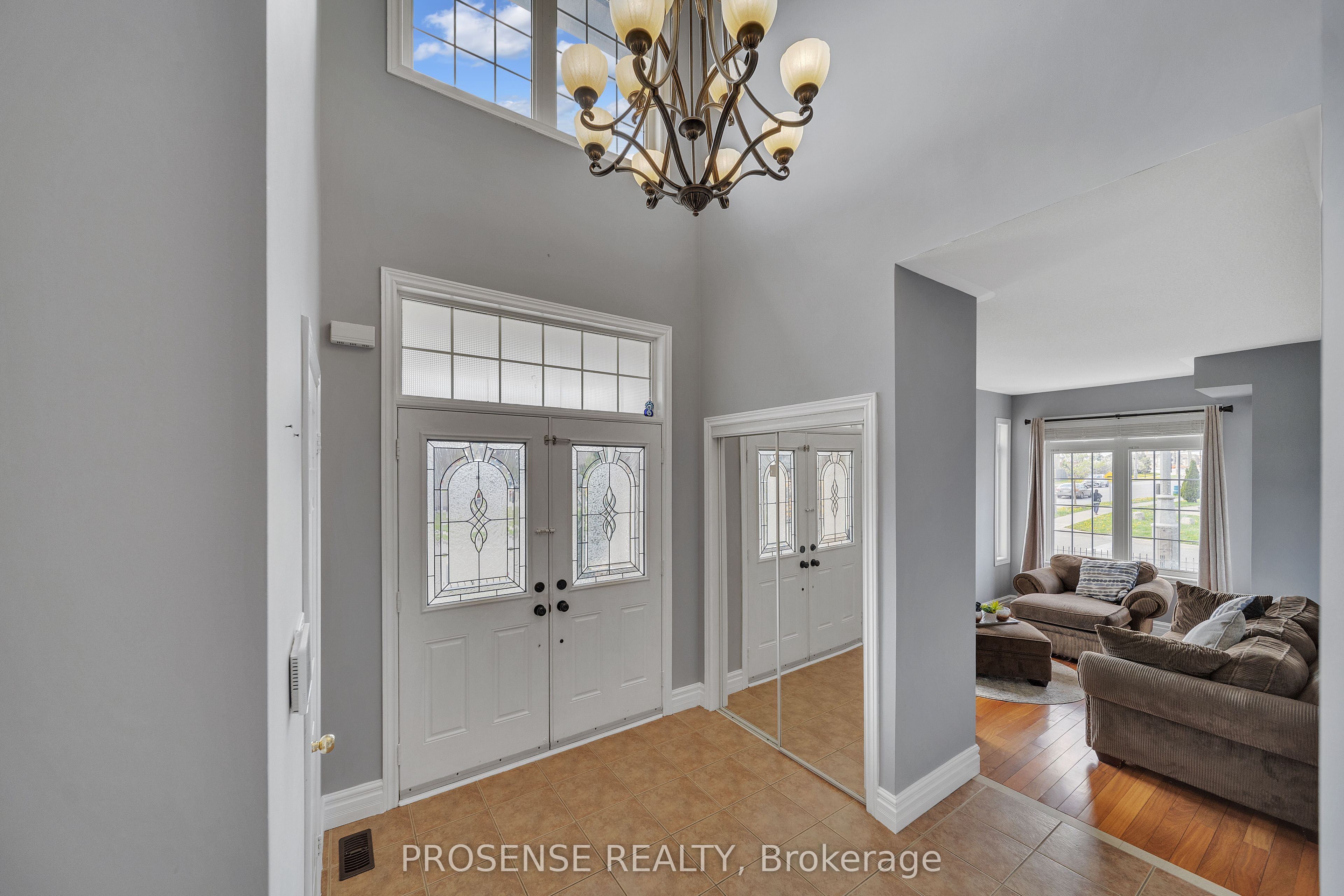 Photo 6 of 29 Ashby Field Road, Brampton, Credit Valley — HOMEH