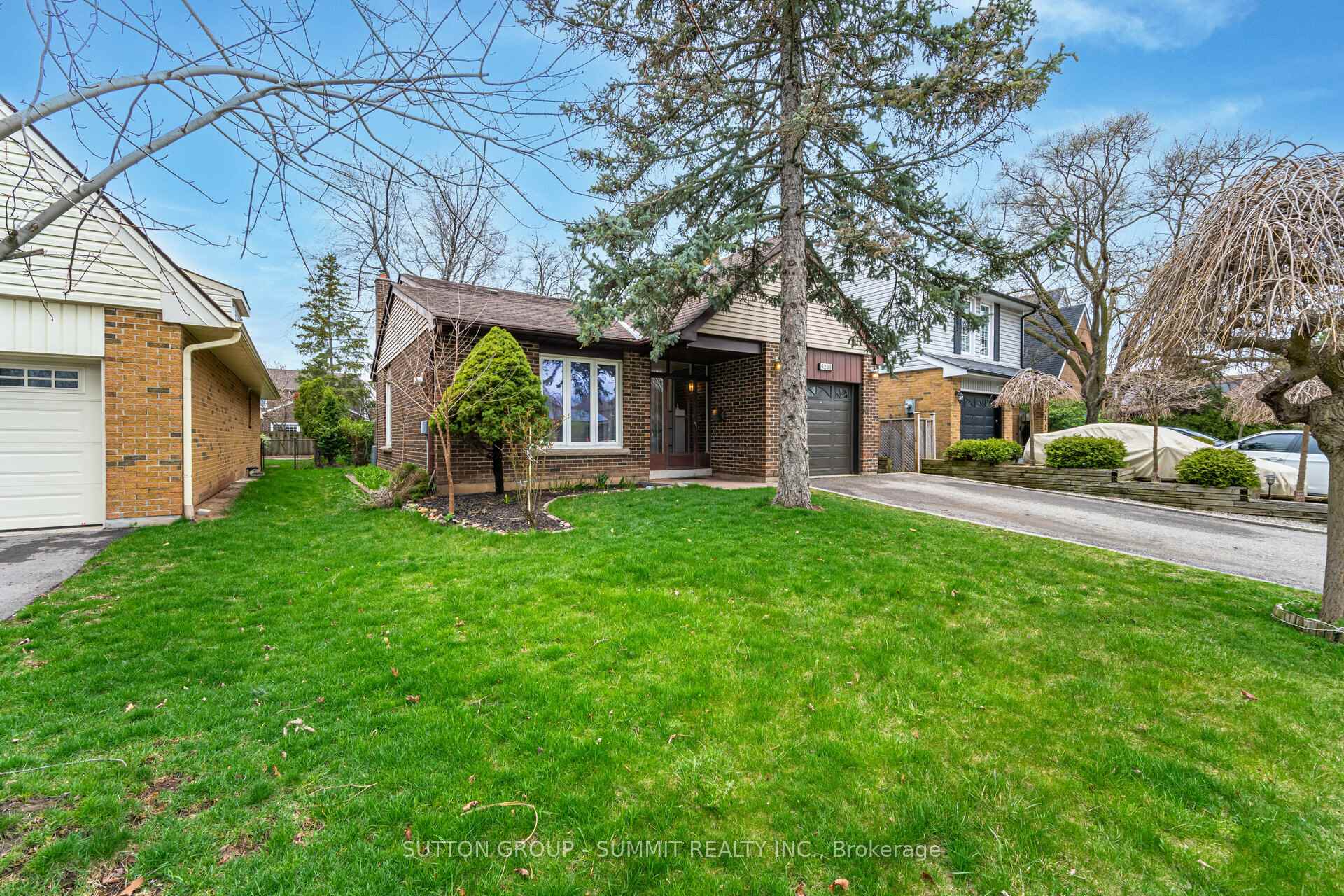 Photo 3 of 4238 Treetop Crescent, Mississauga, Erin Mills — HOMEH