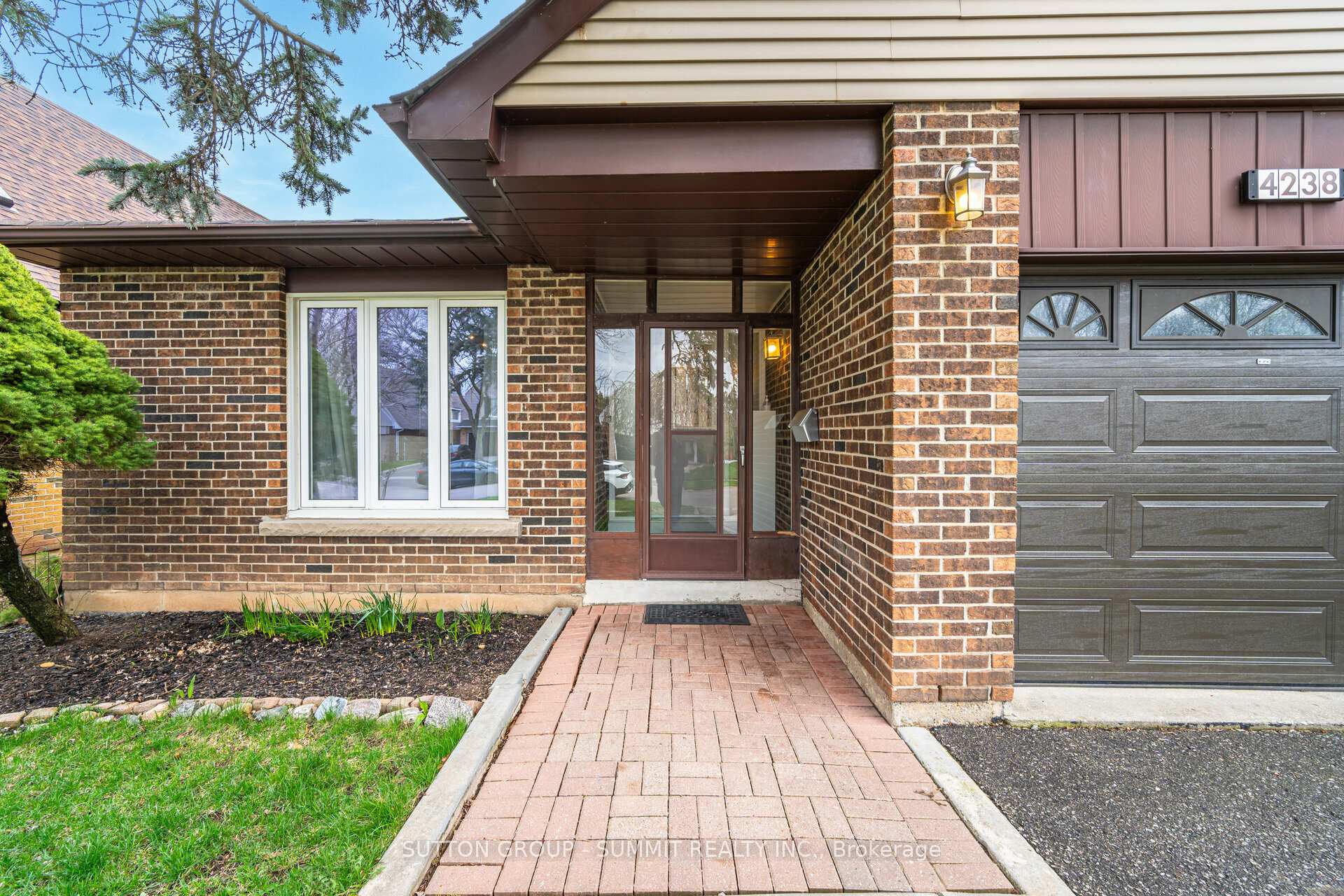 Photo 7 of 4238 Treetop Crescent, Mississauga, Erin Mills — HOMEH