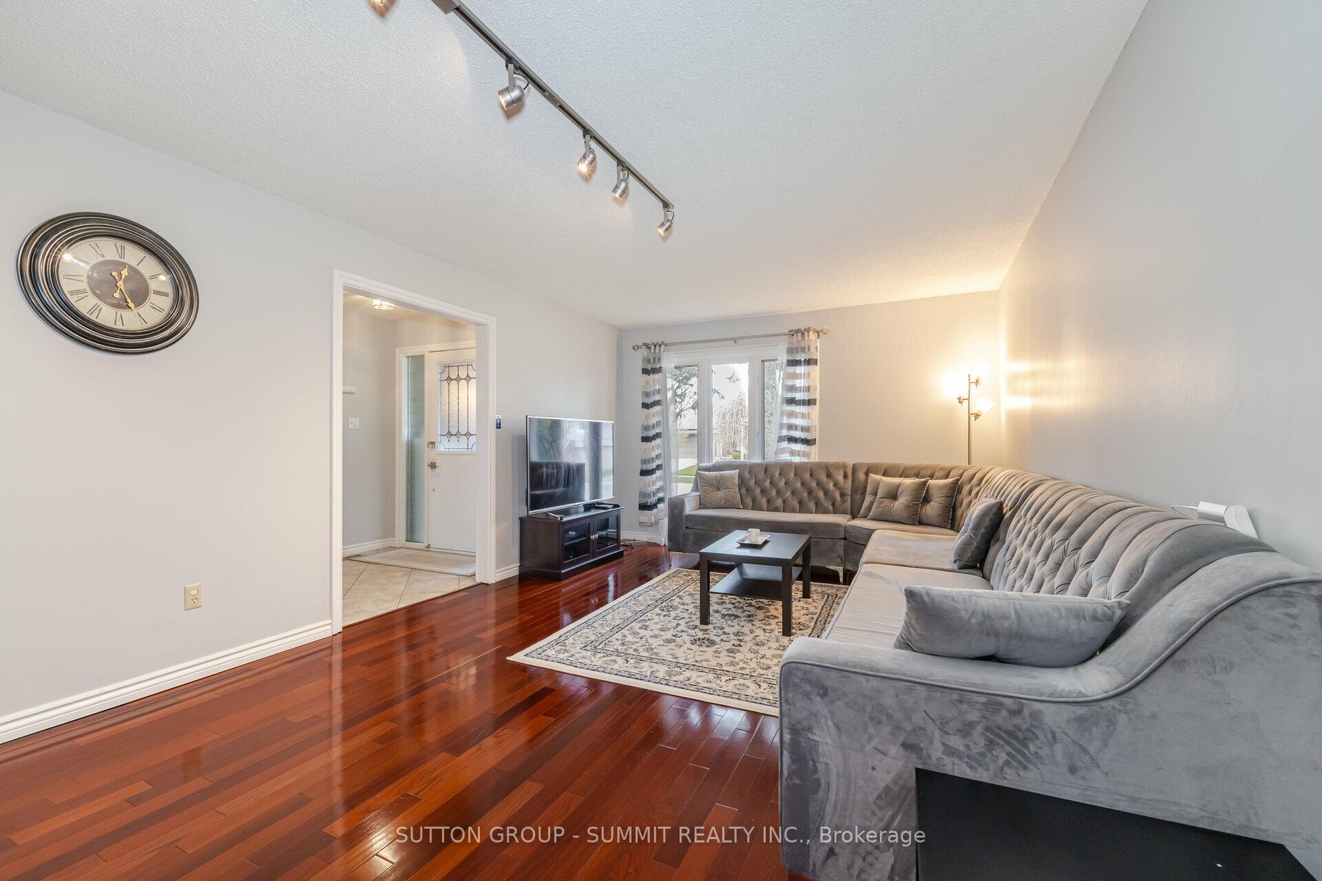 Photo 5 of 4238 Treetop Crescent, Mississauga, Erin Mills — HOMEH