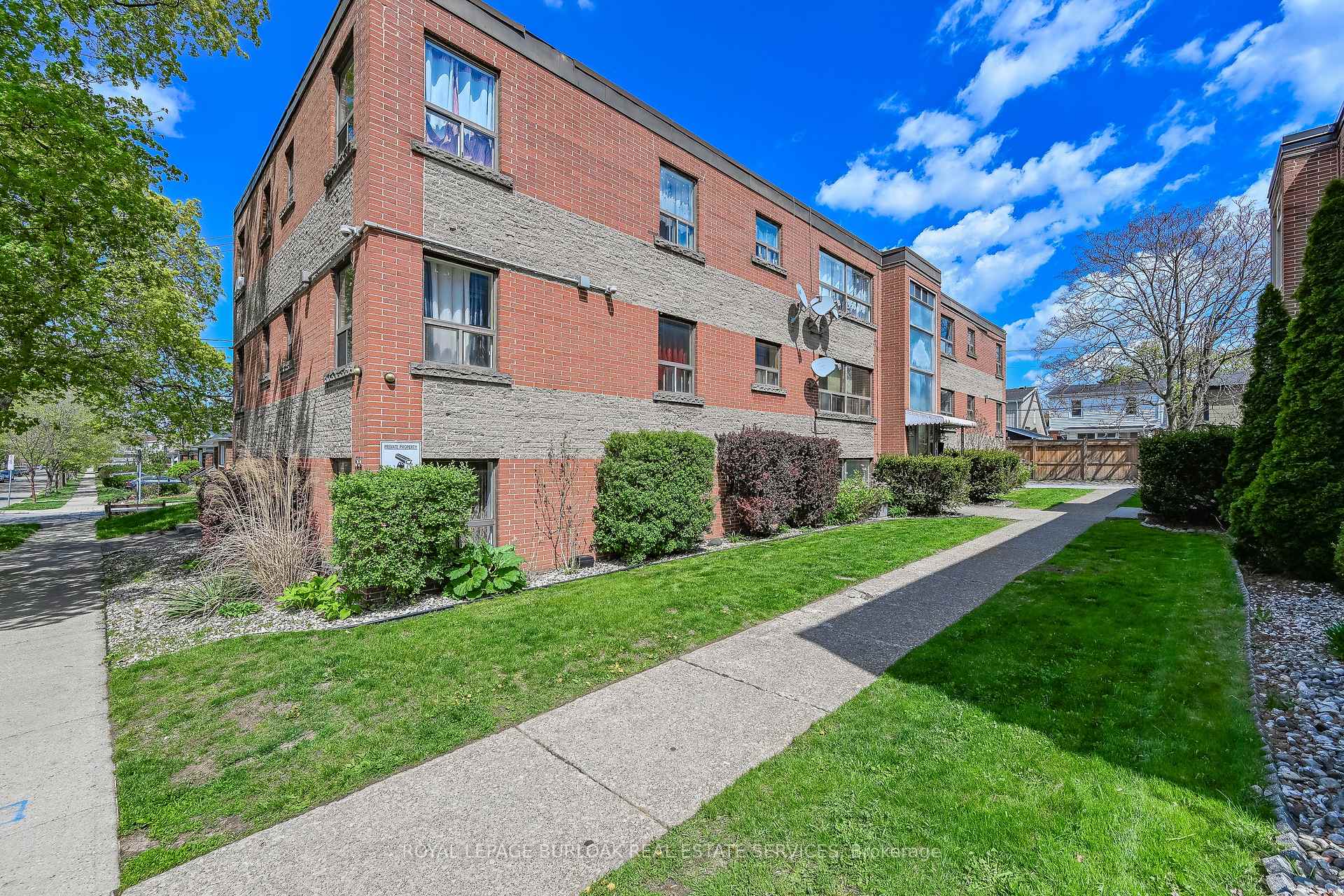 Photo 4 of 165 & 169 Park Row, Hamilton, Delta — HOMEH