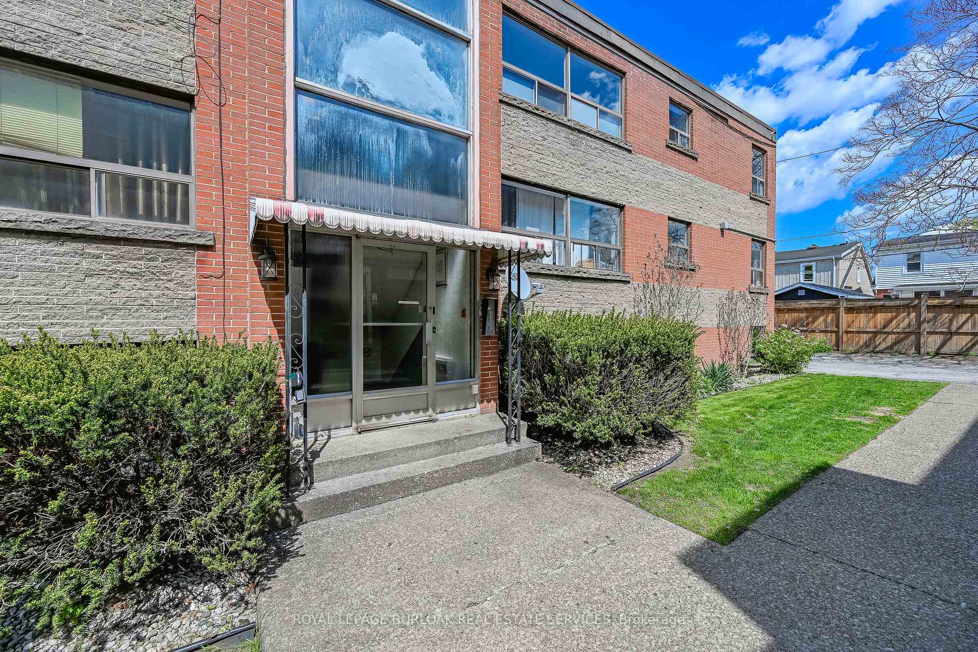 Photo 3 of 165 & 169 Park Row, Hamilton, Delta — HOMEH