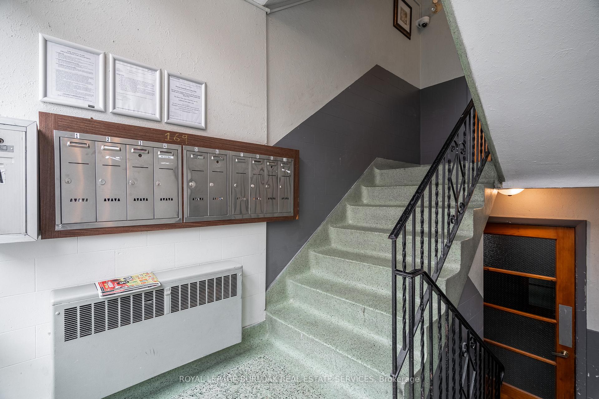 Photo 9 of 165 & 169 Park Row, Hamilton, Delta — HOMEH