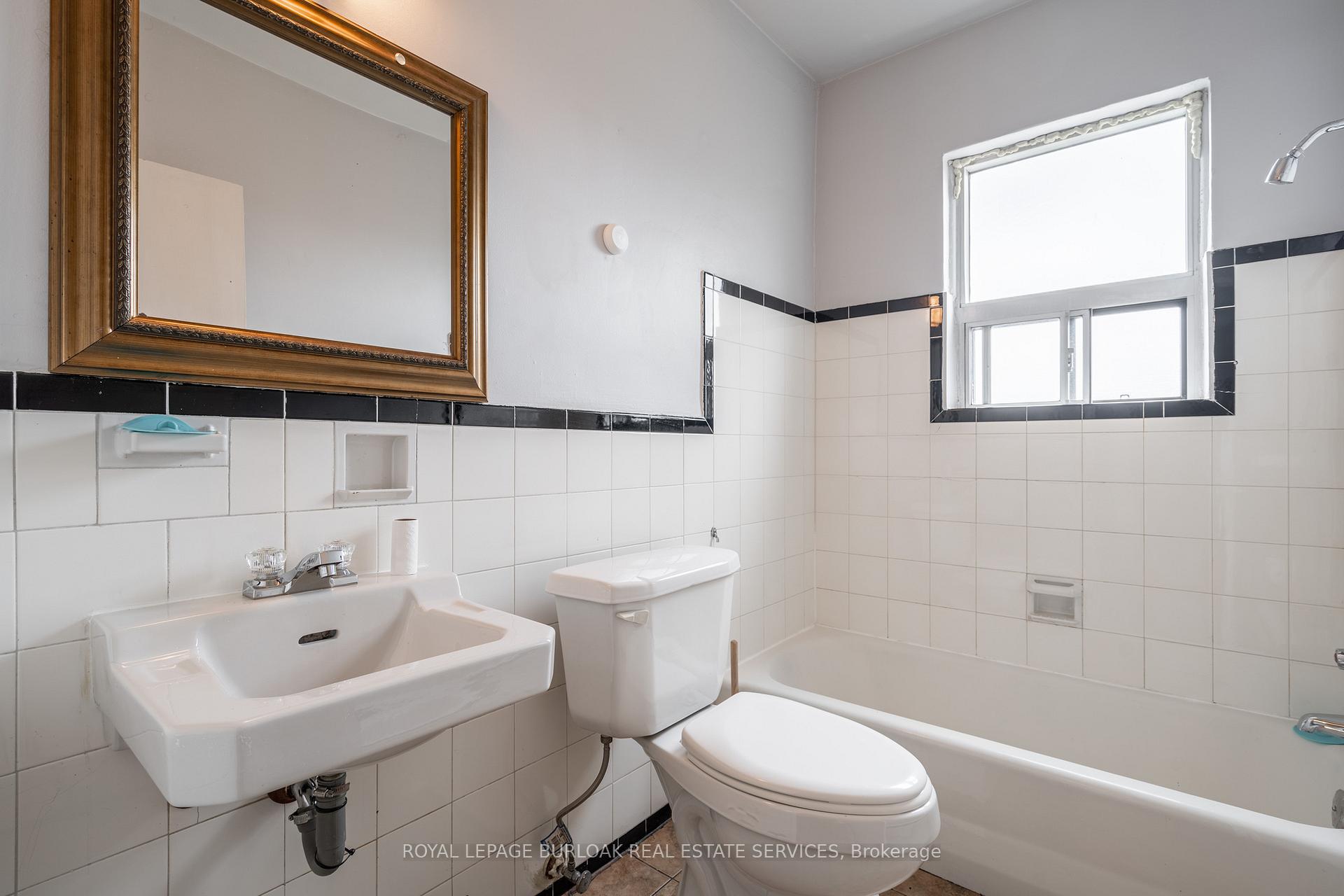 Photo 13 of 165 & 169 Park Row, Hamilton, Delta — HOMEH