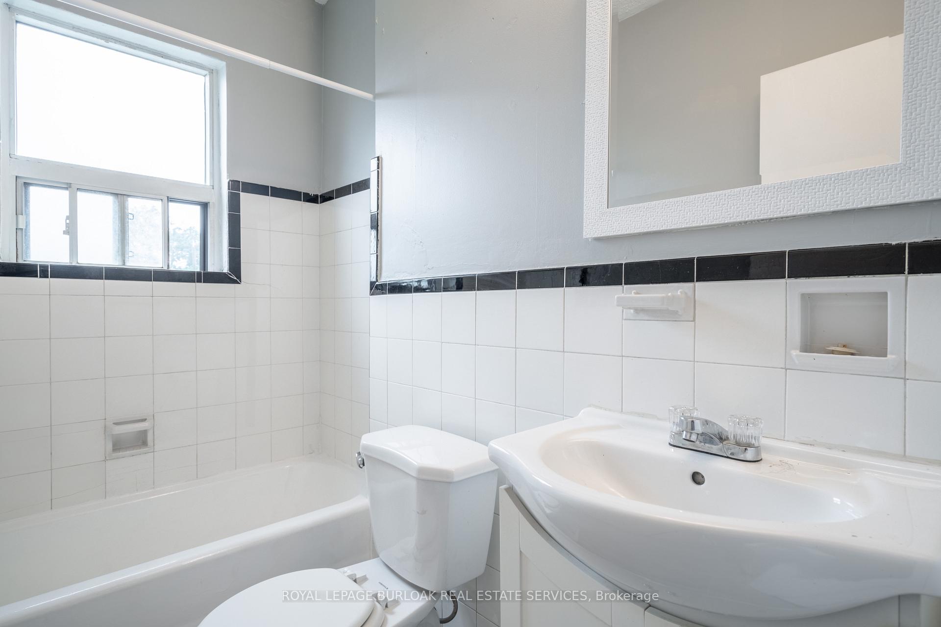 Photo 26 of 165 & 169 Park Row, Hamilton, Delta — HOMEH