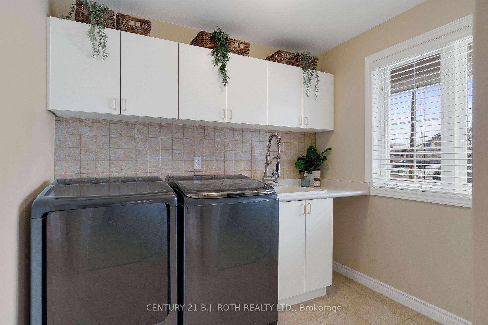 Photo 9 of 30 Capilano Court, Barrie, Little Lake — HOMEH