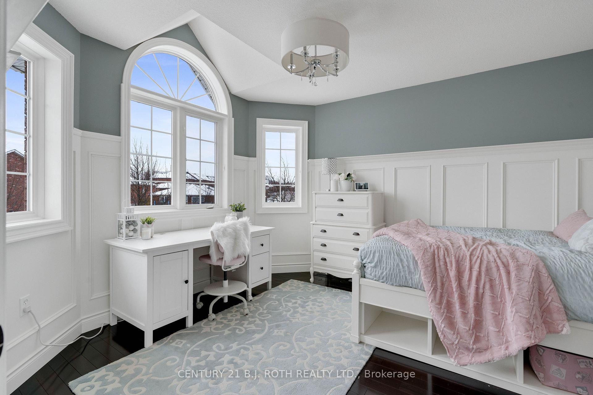 Photo 13 of 30 Capilano Court, Barrie, Little Lake — HOMEH