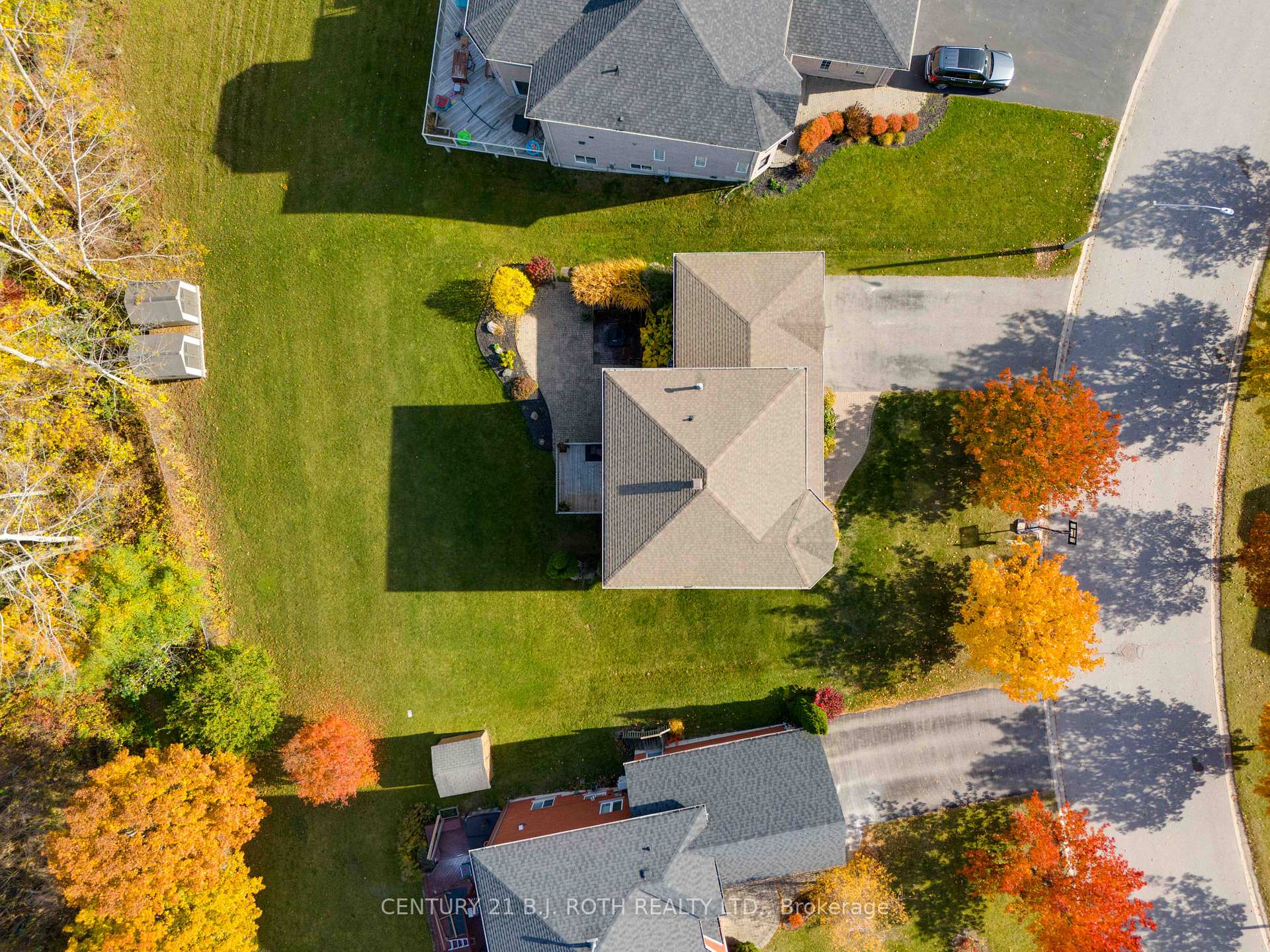 Photo 25 of 30 Capilano Court, Barrie, Little Lake — HOMEH