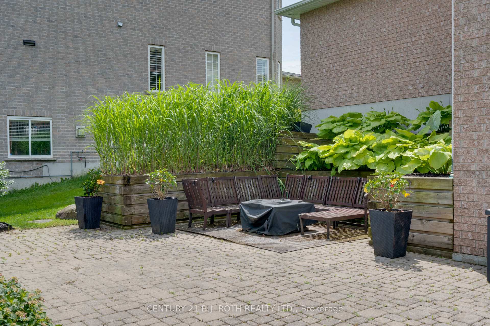 Photo 23 of 30 Capilano Court, Barrie, Little Lake — HOMEH