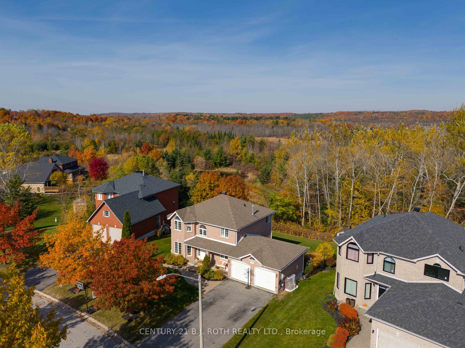 Photo 28 of 30 Capilano Court, Barrie, Little Lake — HOMEH