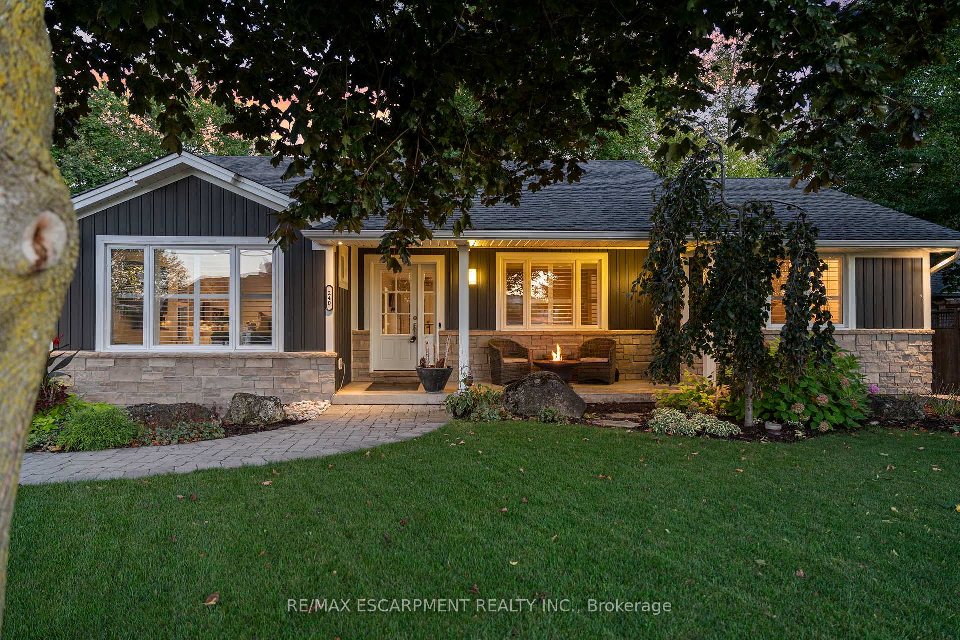 Photo 1 of 240 Parkside Drive, Hamilton, Waterdown — HOMEH