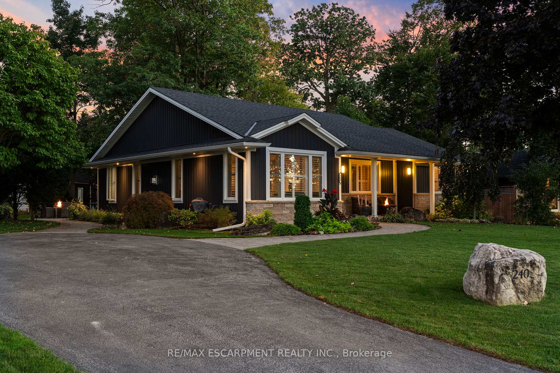 Photo 8 of 240 Parkside Drive, Hamilton, Waterdown — HOMEH